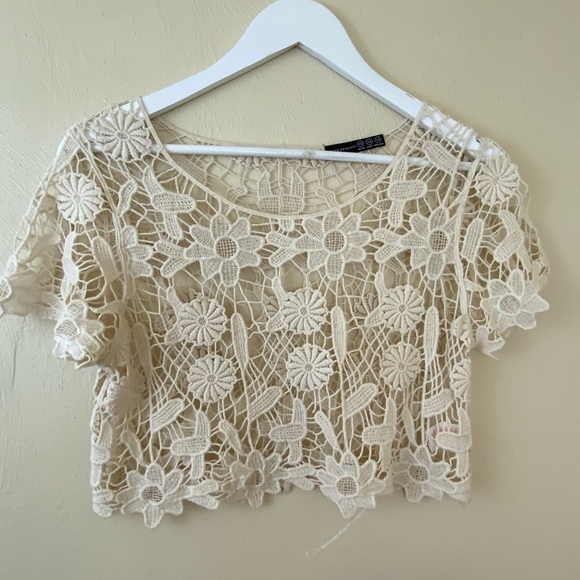 Atmosphered Tops - Atmospheric Floral Lace Top. Cream Sz S.
